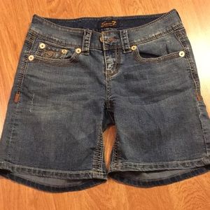 Seven7 denim shorts size 4